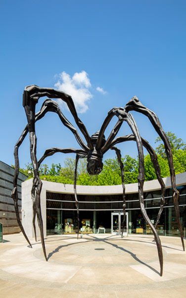 Louise Bourgeois, Maman, 1999, bronze, stainless steel, and marble, 30 ft. Crystal Bridges Museum of American Art, Bentonville, Arkansas, 2014.20. © The Easton Foundation / Licensed by VAGA, New York, NY. Photography by Marc F. Henning.