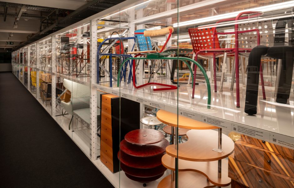 Photo of a contemporary furniture in glass case at Museum für Gestaltung Zürich