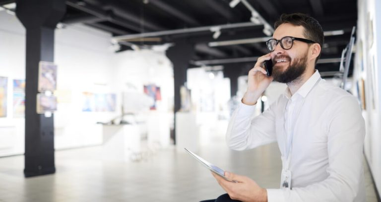 How to Successfully Manage a Gallery On-The-Go