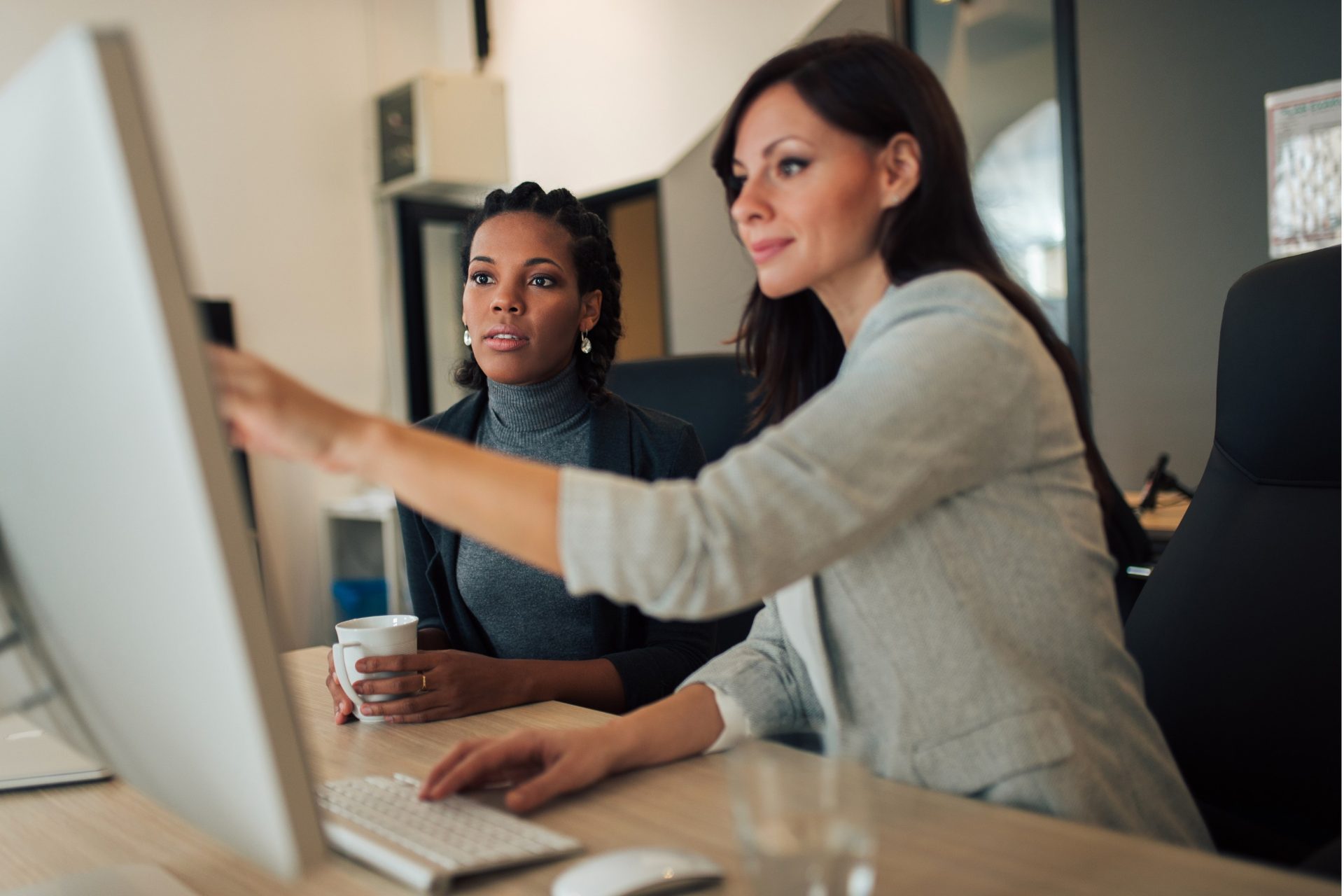 museum registrar collaborating with coworkers